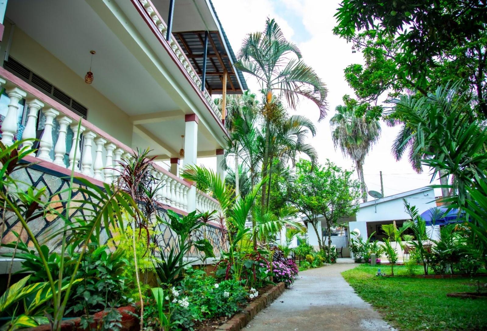 Lakeshore Bed And Breakfast Entebbe Zewnętrze zdjęcie